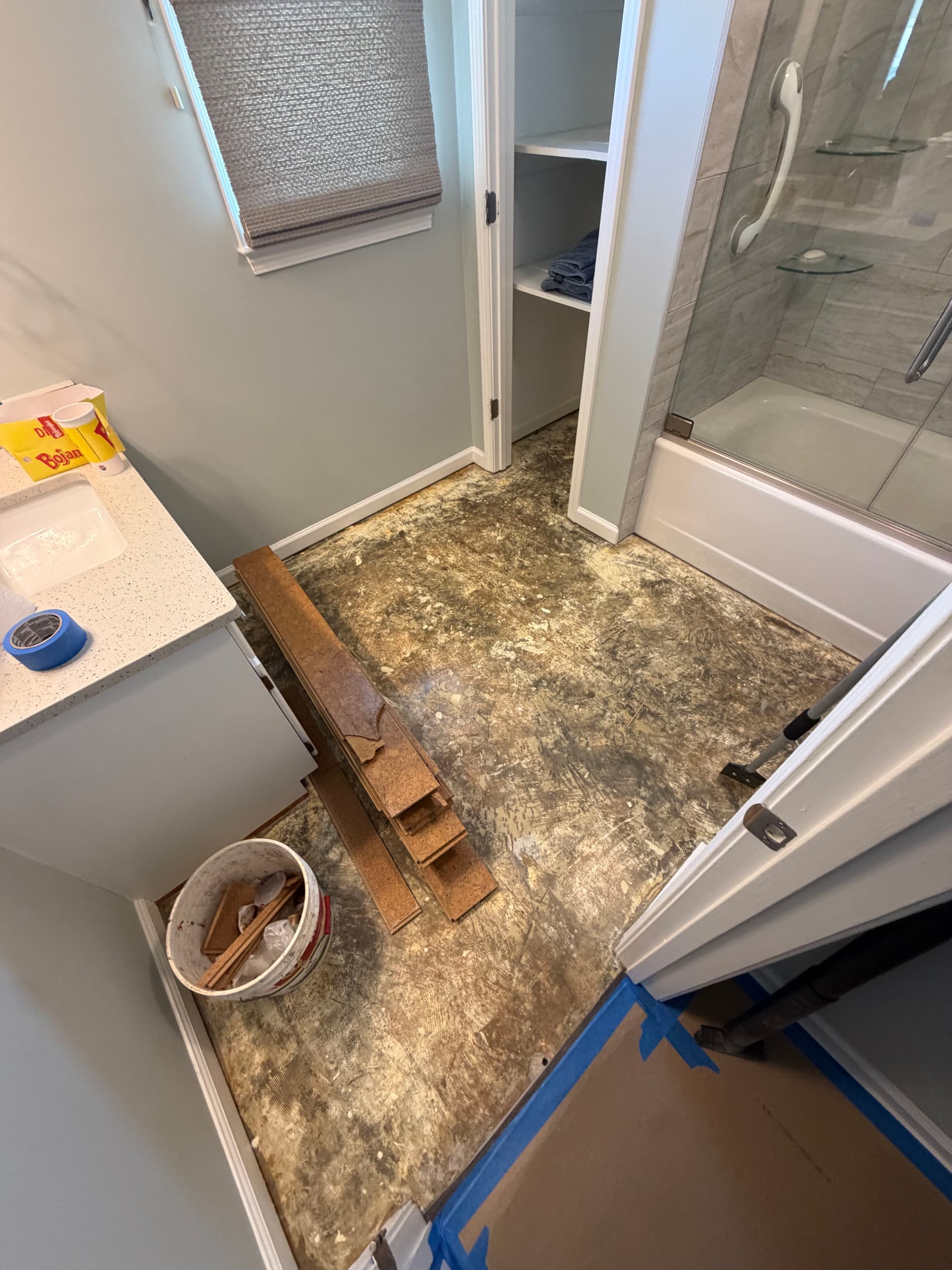 Gallery photos for Diagonal 12x12 Tile Floor Upgrade in a Small Bathroom: Image #5