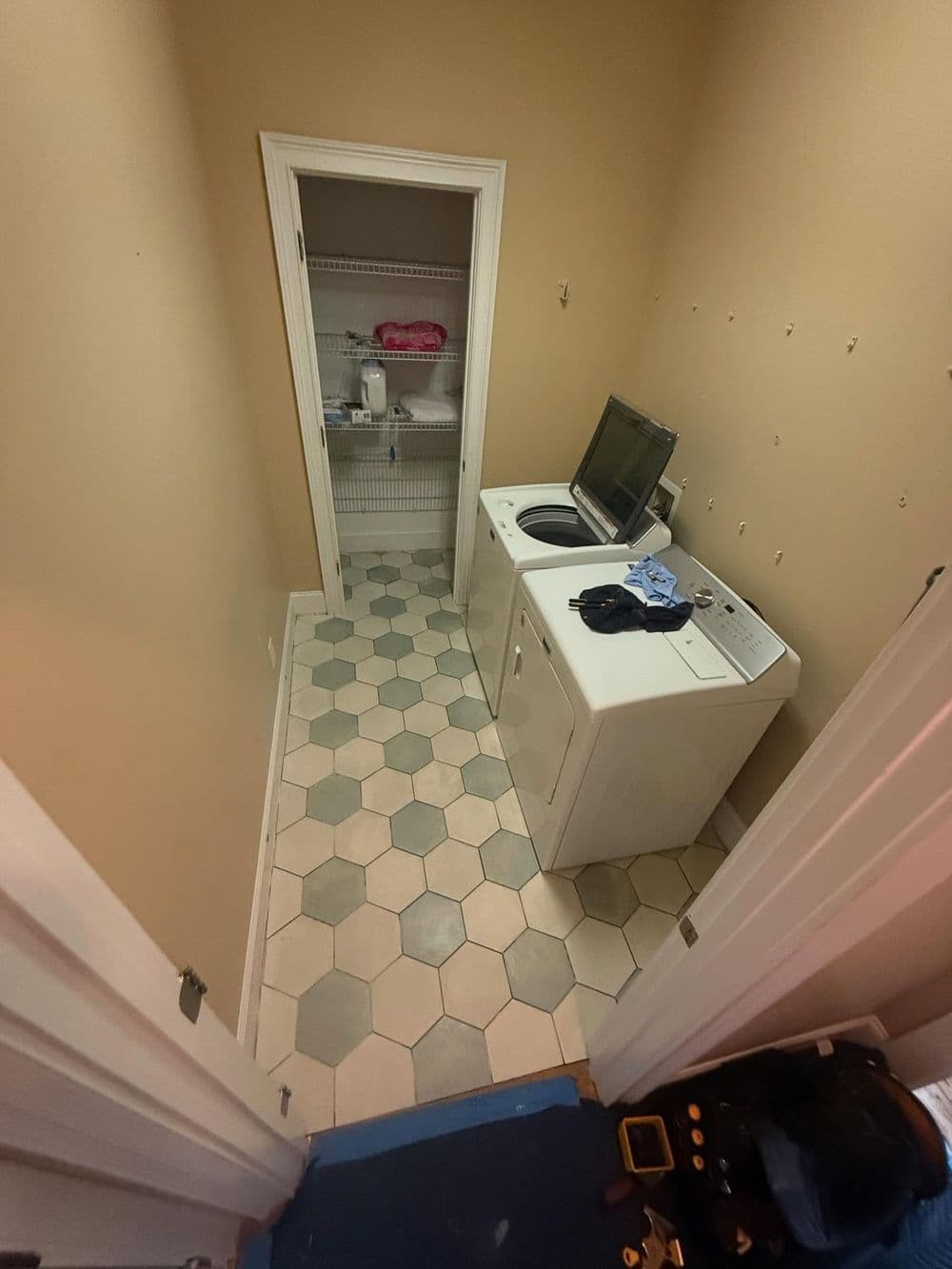 Gallery photos for Laundry Room Tile Installation: Image #4