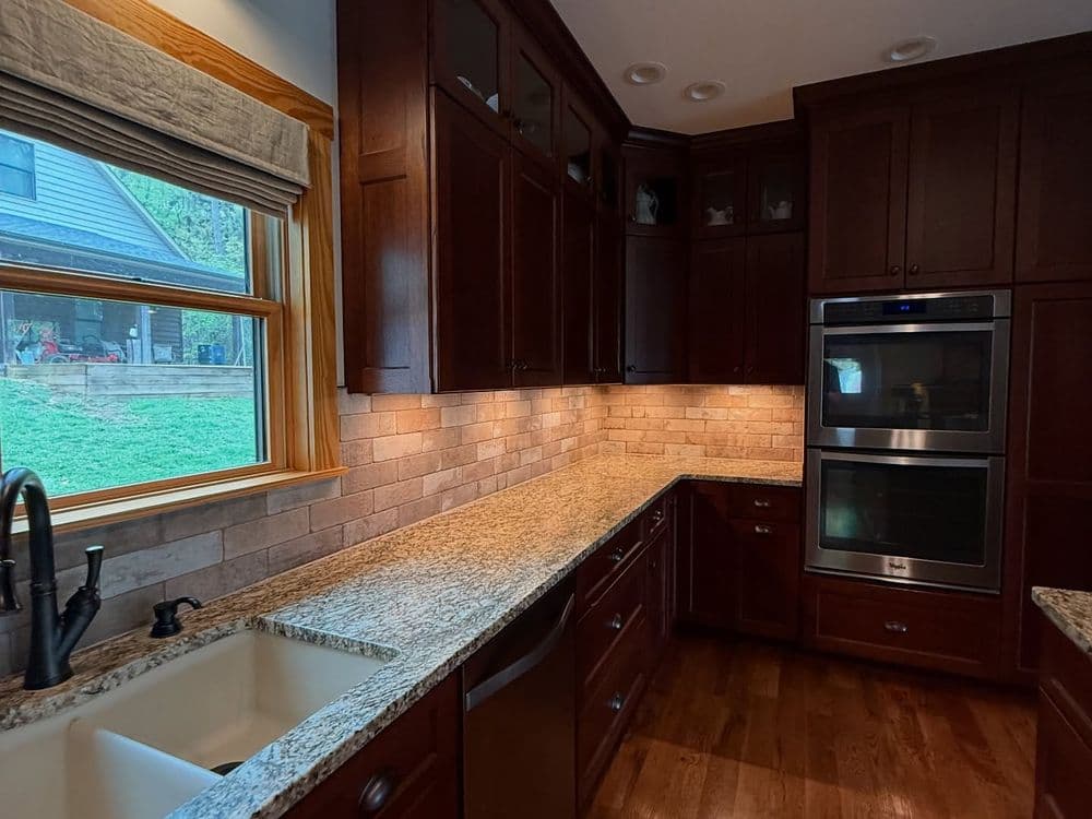 Gallery photos for Charming Stone Tile Backsplash Installation: Image #1