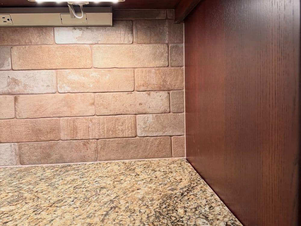 Gallery photos for Charming Stone Tile Backsplash Installation: Image #6