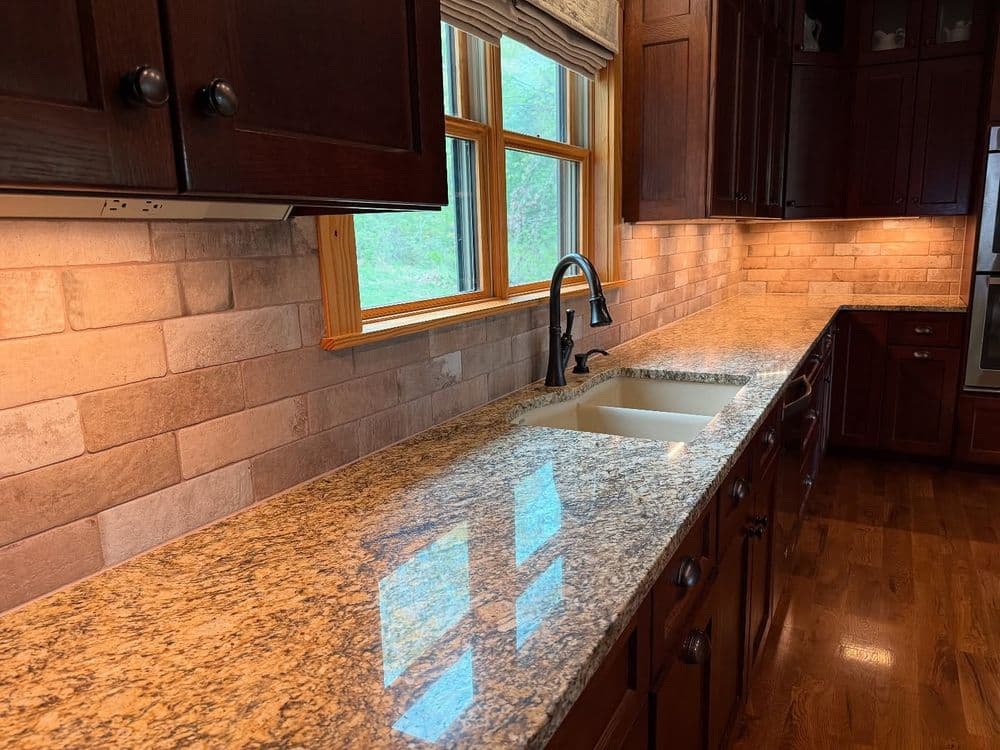 Gallery photos for Charming Stone Tile Backsplash Installation: Image #4