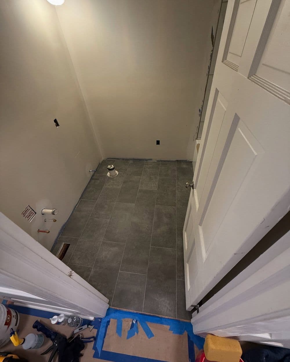 Gallery photos for Bathroom Remodel with Sleek Tub Surround and Tile Floor: Image #8