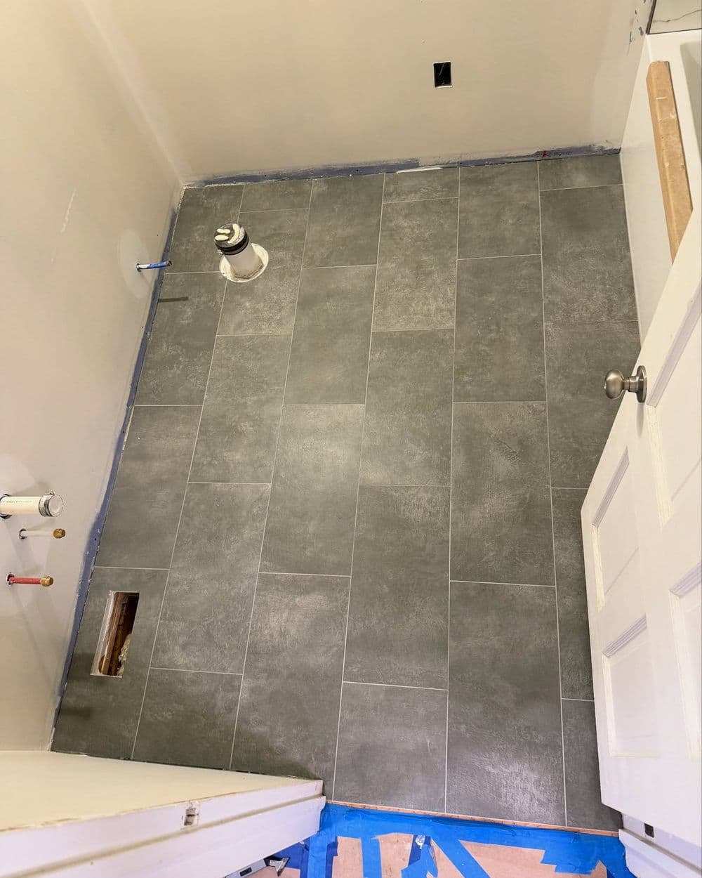 Gallery photos for Bathroom Remodel with Sleek Tub Surround and Tile Floor: Image #4